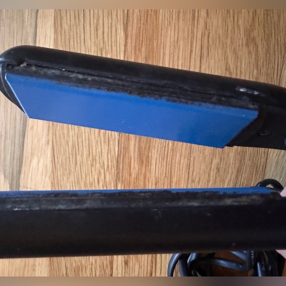 Solis Black Hair Straightener - Picture 4 of 5